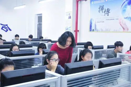 电子商务专业做小学教师