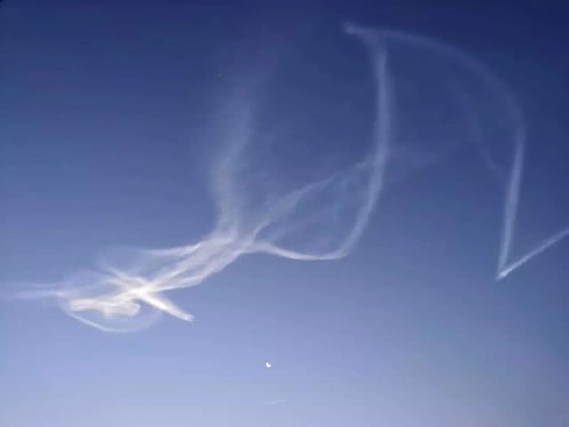 大连天空惊现神秘窟窿云